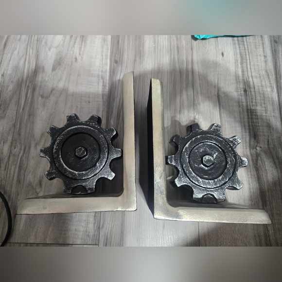 Decorative Gear Book Ends House Decor - Picture 2 of 9